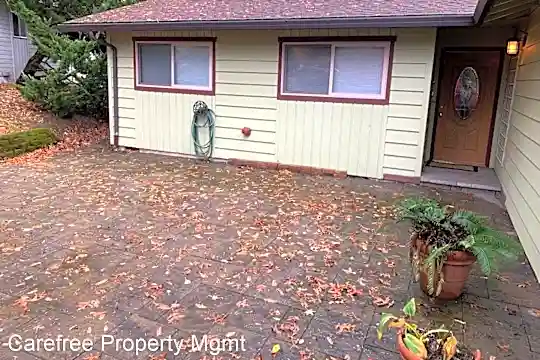 8390 SW Godwin Ct Photo 2