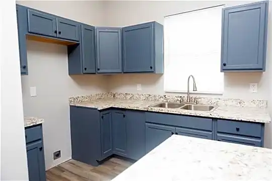 2106 Lizardi St Photo 2