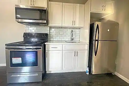 1517 White Plains Rd Photo 1