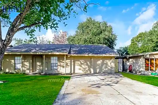 1601 Bahama Dr Photo 1