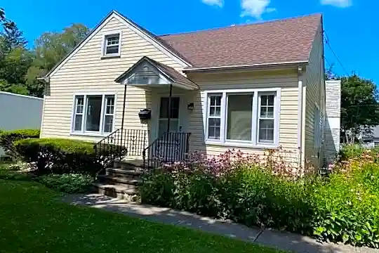 83 Evergreen Ave Photo 1