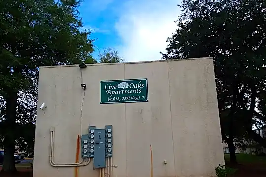 Live Oaks Apartments Photo 2