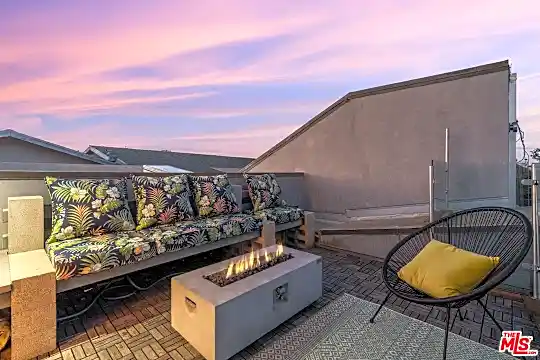 351 E Sunset Ave #6 Photo 2