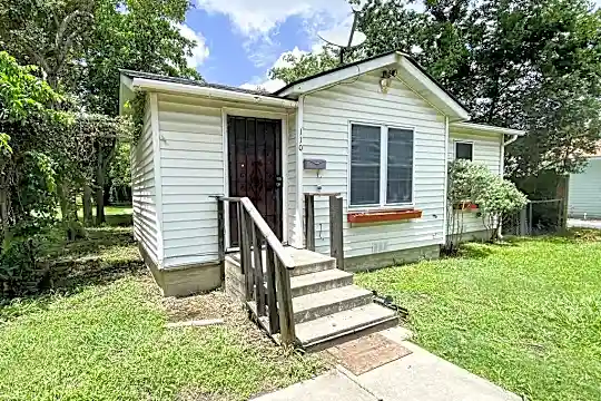 110 Yupon Ave Photo 1