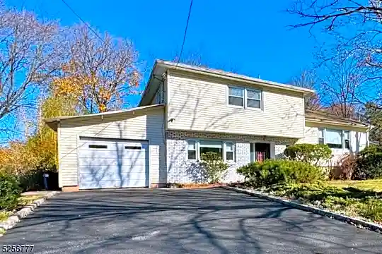 8 Flynn Terrace Photo 1