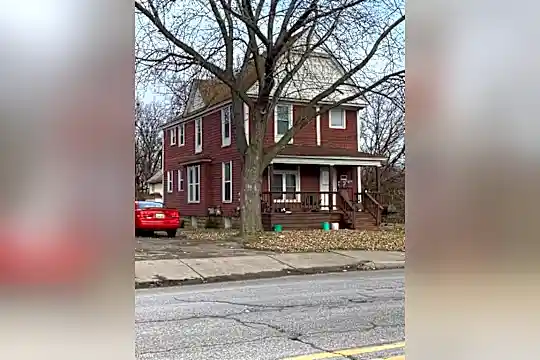 120 State St Photo 1