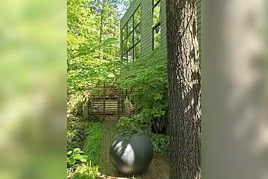200 Maplewood Trail Photo 2
