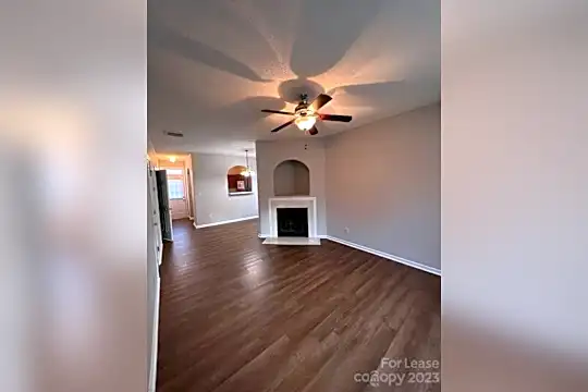 428 Goldstaff Ln Photo 2