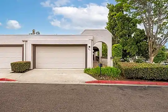 6647 Reservoir Ln Photo 2