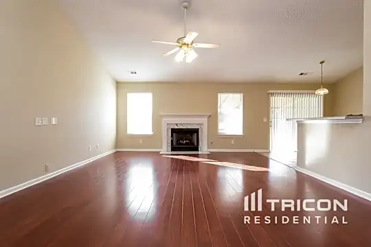 425 Crested View Drive Photo 2
