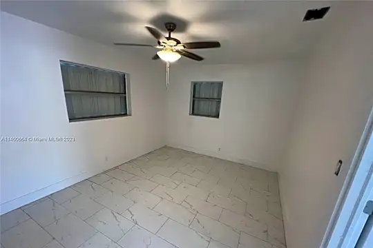 212 SW 22nd St #1-4 Photo 1