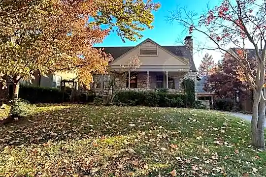 222 E 27th Pl Photo 1