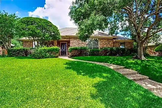 1421 Danube Ln Photo 2