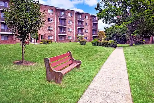 Barclay Square Photo 1