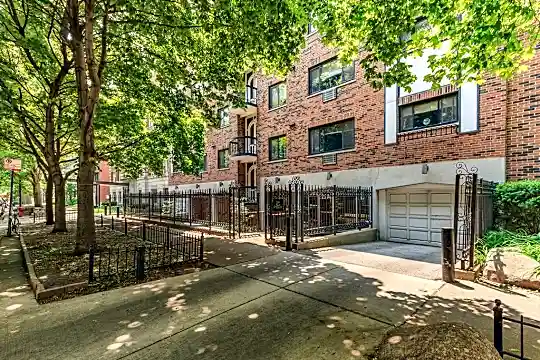 2336 N Commonwealth Ave #202 Photo 1