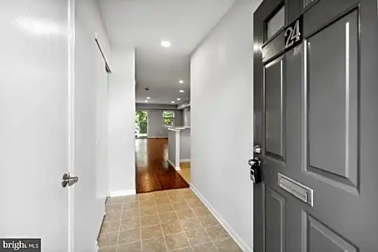 24 Winston Ct #103 U-24 Photo 2
