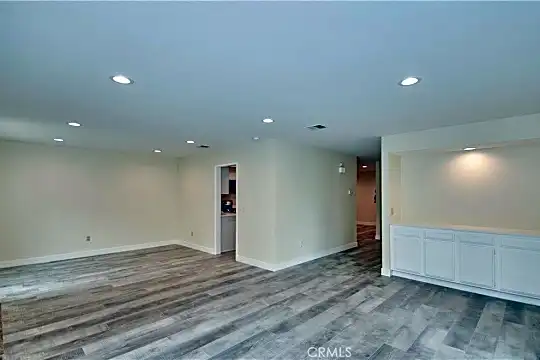 2402 Ramada Plaza Photo 2