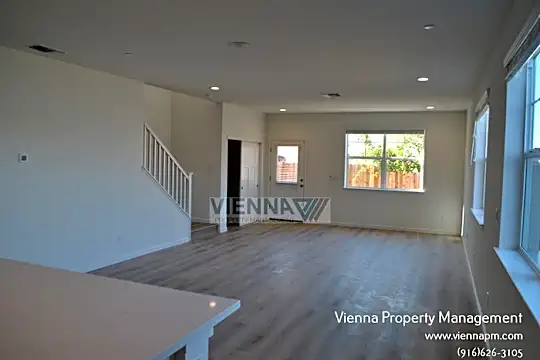 7070 Auburn Blvd Photo 2
