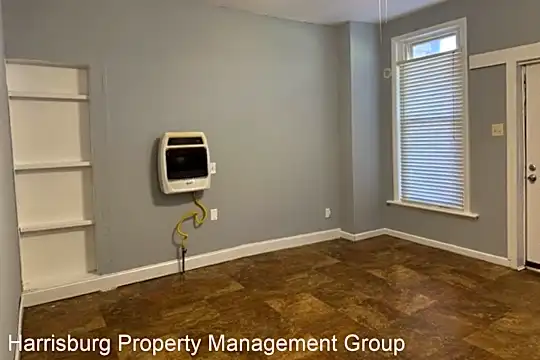1306 Vernon St Photo 2