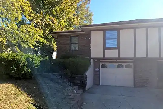 2719 Englewood Terrace Photo 2