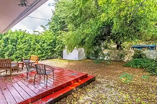 255 NW 44th St Photo 2