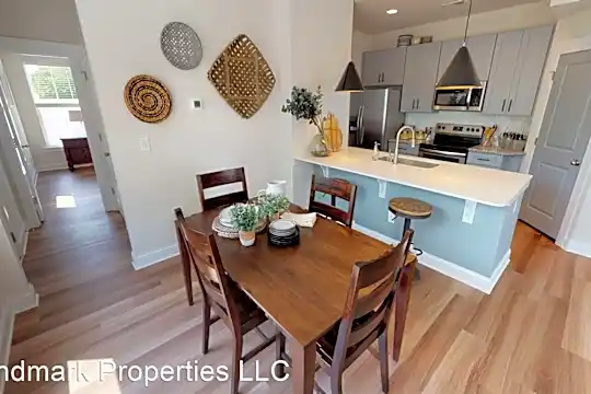 321 Voldemort St Unit 104 Photo 2