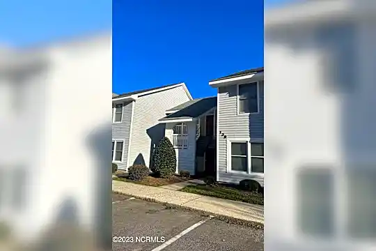 139 W Victoria Ct #E Photo 1