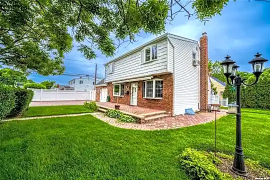 4 Jordan Ln Photo 2