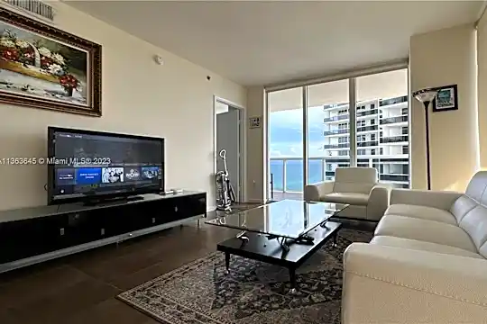 1830 S Ocean Dr #1806 Photo 2