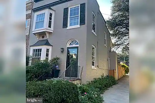1696 32nd St NW Photo 2