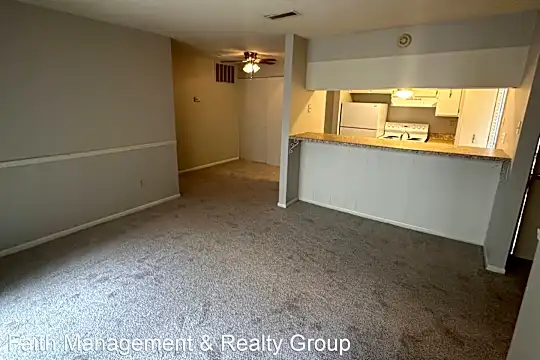 6744 Quail Hollow Ct Photo 2