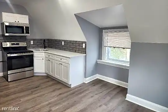 380 Vernon Rd Photo 2