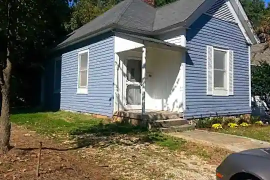 1098 Center St NW Photo 2