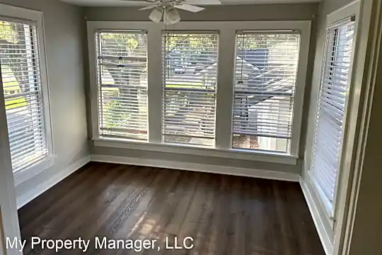 127 Albany Ave Photo 2