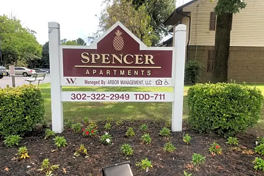 Spencer Apartments Photo 2