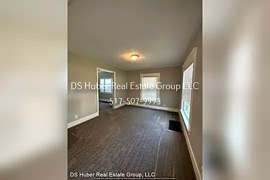 1321 Roosevelt Ave Photo 2
