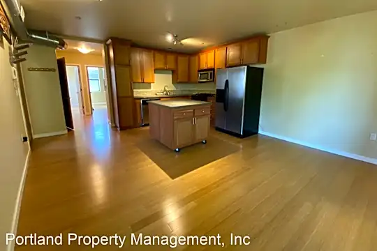 214 SE 8th Ave Photo 2
