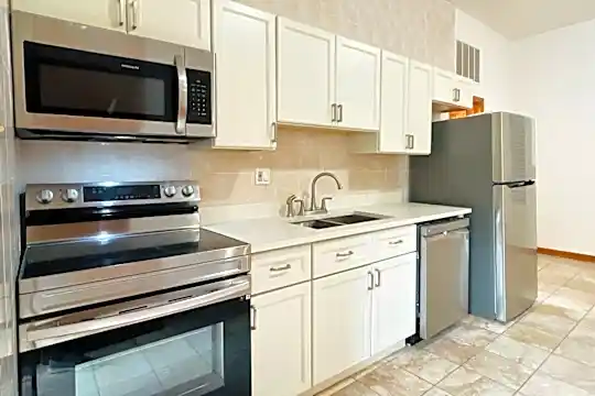 1343 W 18th St #2 Photo 2