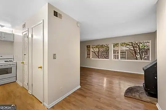 11 Peachtree Hills Ave NE #B7 Photo 1