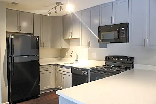 Fieldpointe Apartments Photo 2