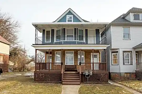 2502 Baldwin St Photo 1