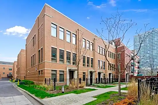 1700 S Prairie Ave #2 Photo 2