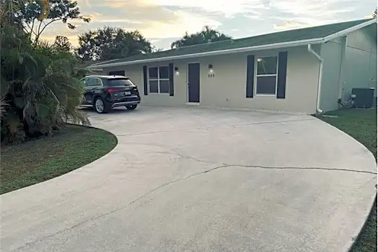 808 SE Degan Dr Photo 2