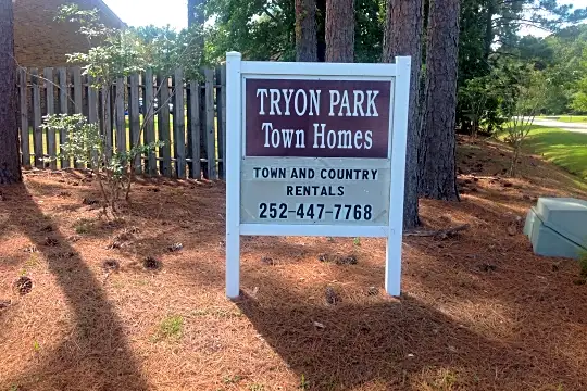 Tryon Park Townhomes Photo 2