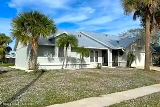 708 Fishtail Palm Blvd Photo 1