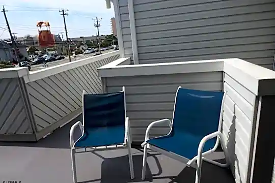 9105 Atlantic Ave Photo 2