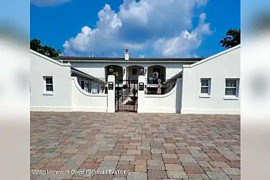 101 Trenton Ave #4 Photo 1