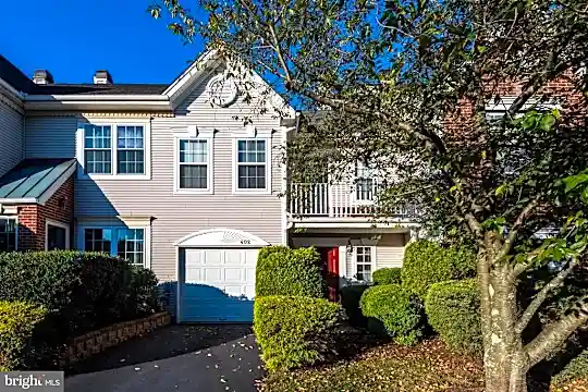 402 Aqueduct Dr Photo 2