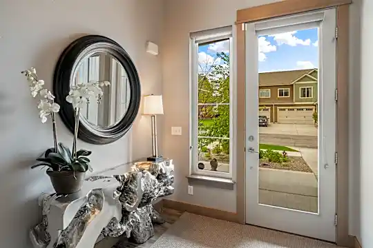 896 Rosa Way Photo 2