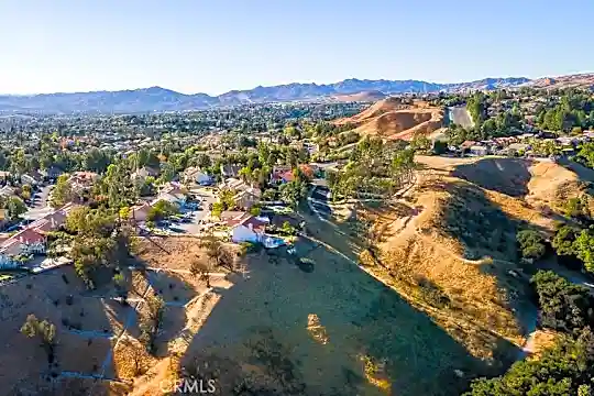 18301 Hampton Ct Photo 1